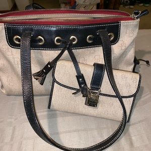 Dooney & Bourke